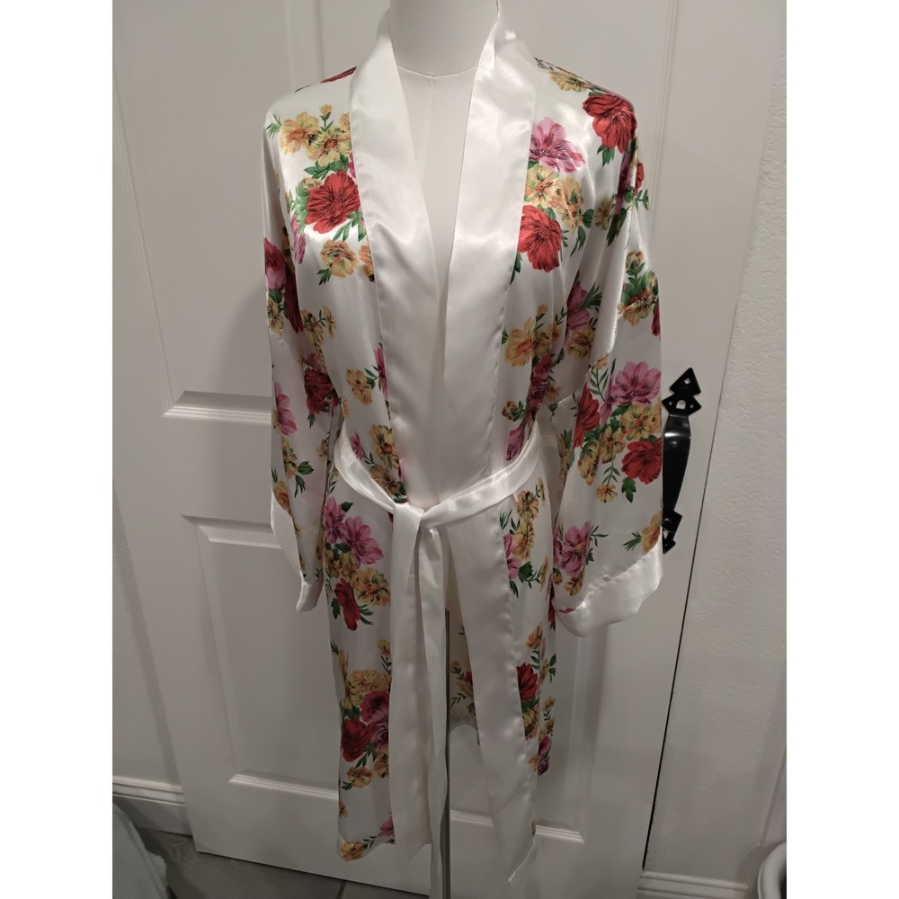 VICTORIAS SECRET White Floral Satin Kimono Robe One Size Fits All